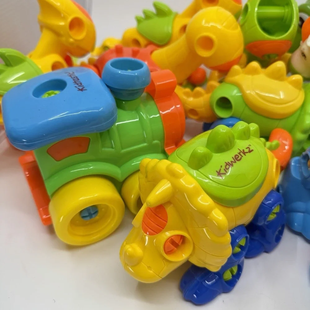 Kidswerkz Build a‎ Dinosaur Set Stem Toy HUGE LOT WITH SCREWS AND SCREWDRIVERS